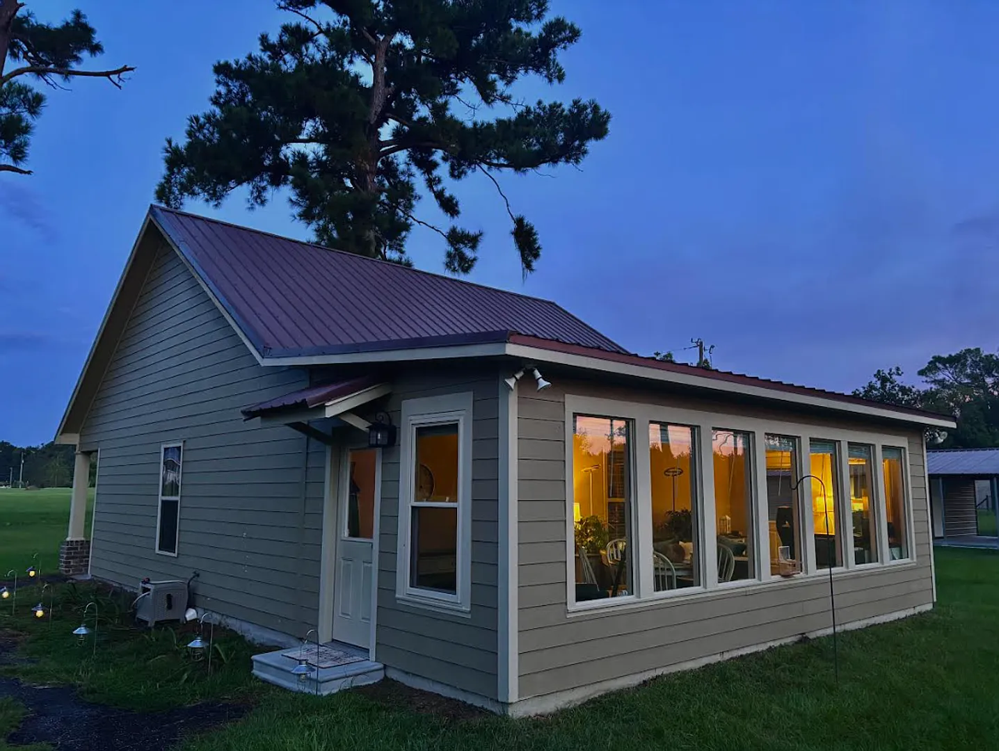 Charming Cottage with Fishing Pond — Photo 4