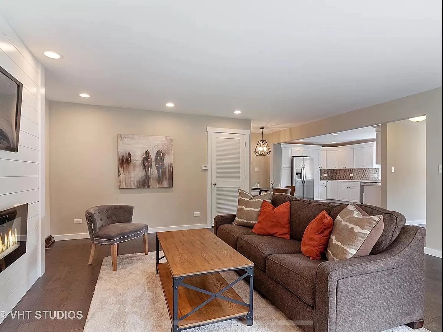 536 Ledochowski St — Photo 4