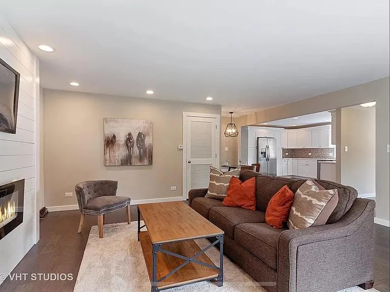 536 Ledochowski St — Photo 4