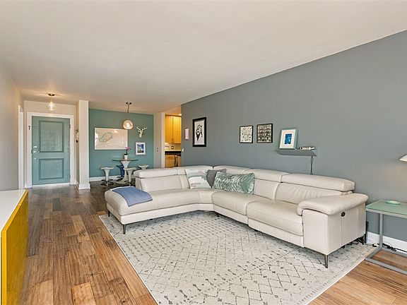 4th image of 836 W Pennsylvania Ave. #204