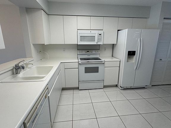 3rd image of 5876 Regal Glen Drive #108