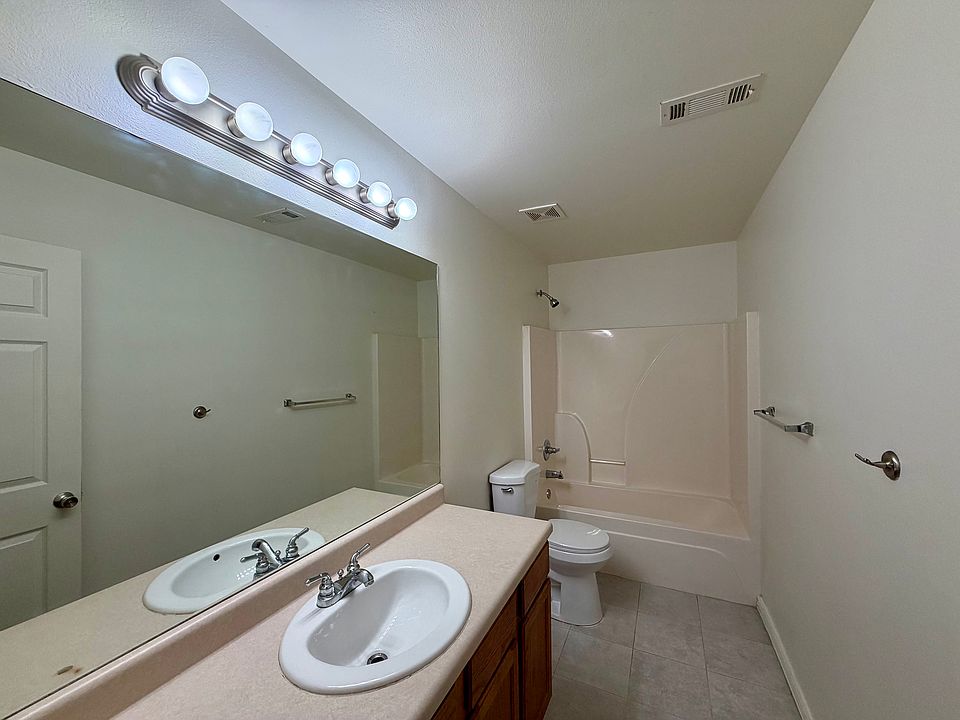 1st image of 297 Graystone Cir #1