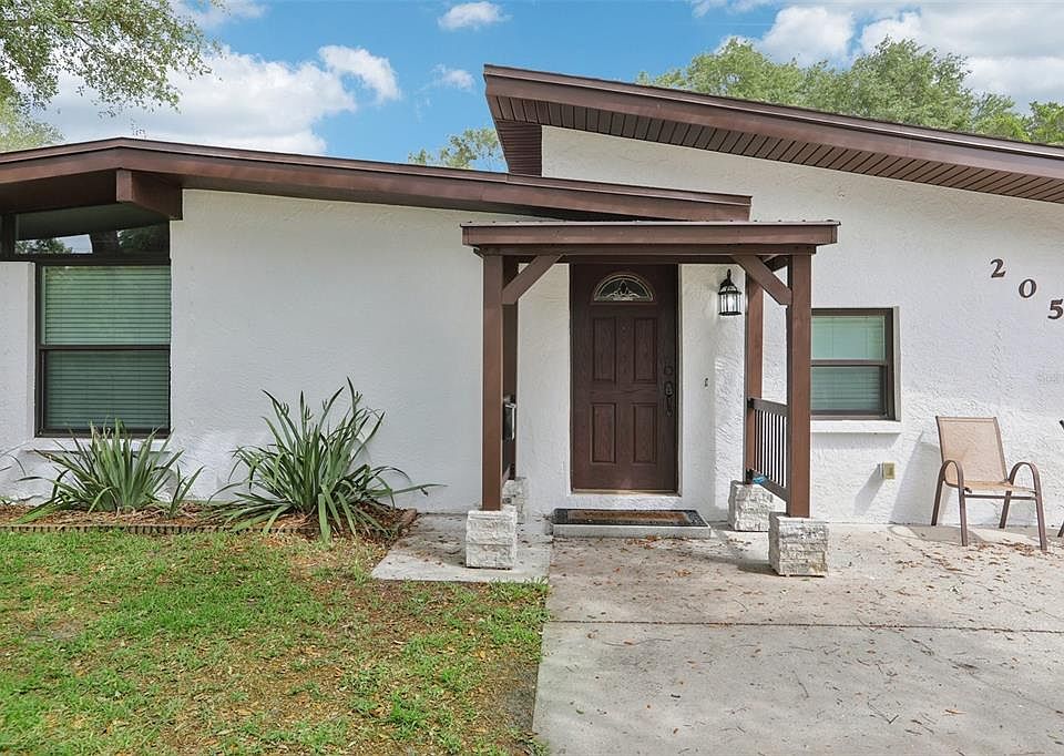1st image of 205 SE JEFFERSON CIRCLE N
