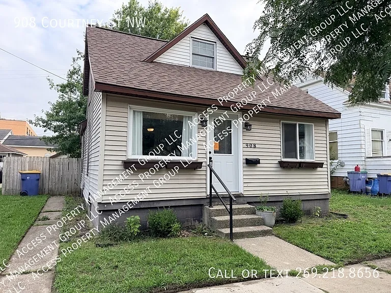 908 Courtney St NW — Photo 1