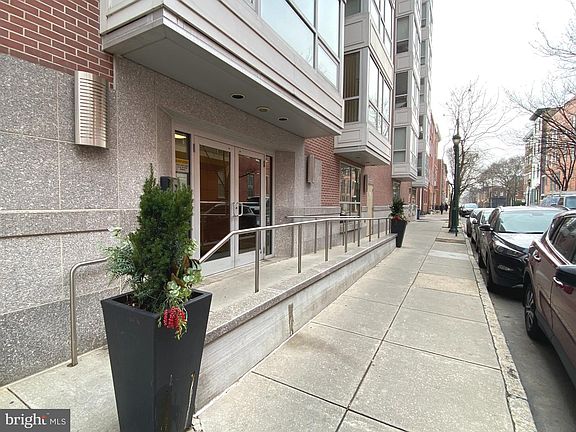 2nd image of 1034 Spruce St Unit 202