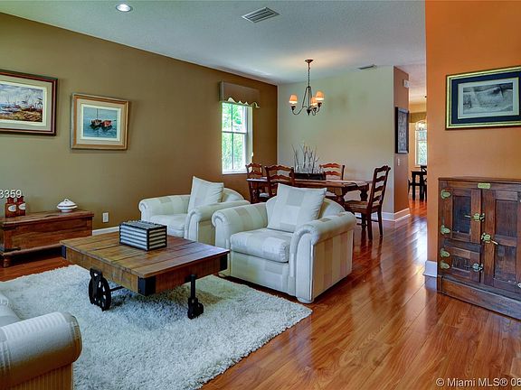 3rd image of 1725 Sparrow Ln