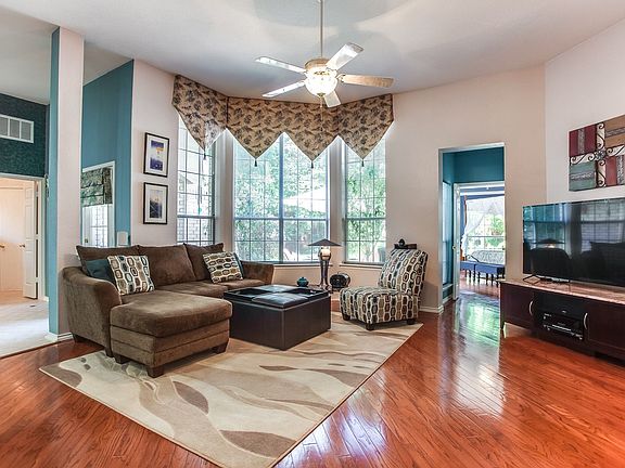 5th image of 604 Bel Air Dr