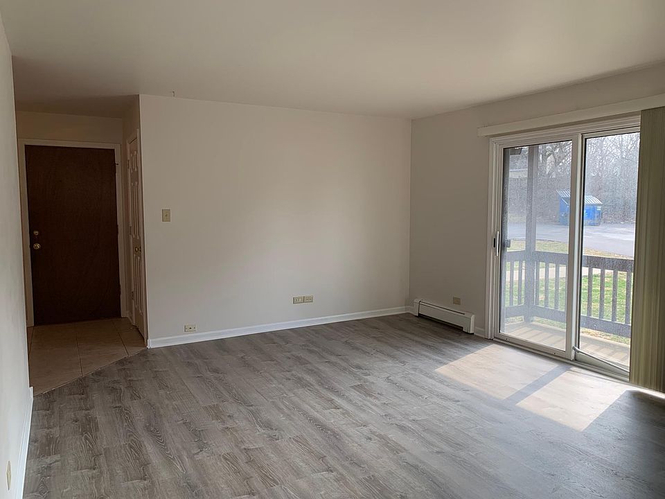 1st image of 121 Town Crest Dr
