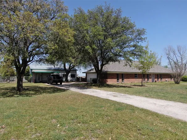 517 E Locust St, Nocona, TX 76255