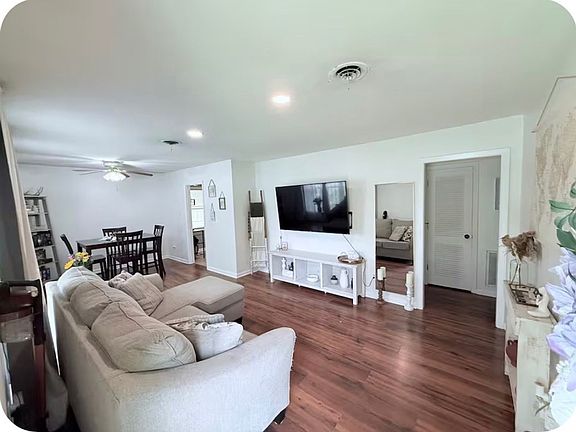 5th image of 924 Stoneykirk Dr