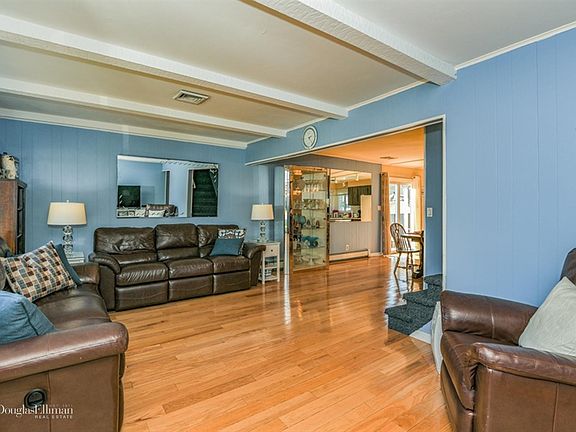 5th image of 28 Willow Dr