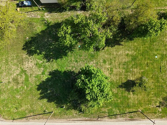 2nd image of 704 Lincoln Ave