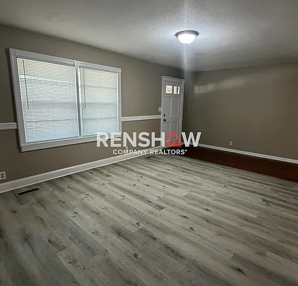 1222 N 28th Ave — Photo 2