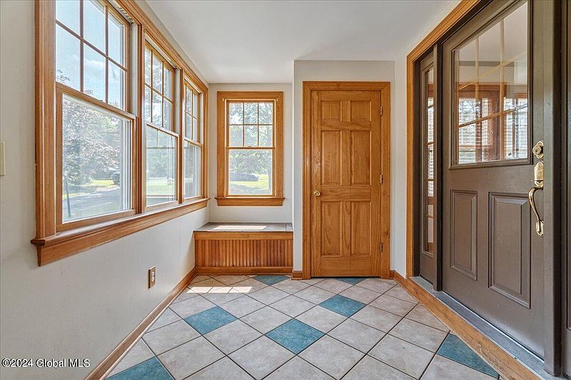 4th image of 934 Sacandaga Road