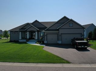 9099 Lakeside Dr, Victoria, MN 55386