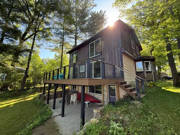 8649 Hidden Lake Dr, Howell, MI 48855