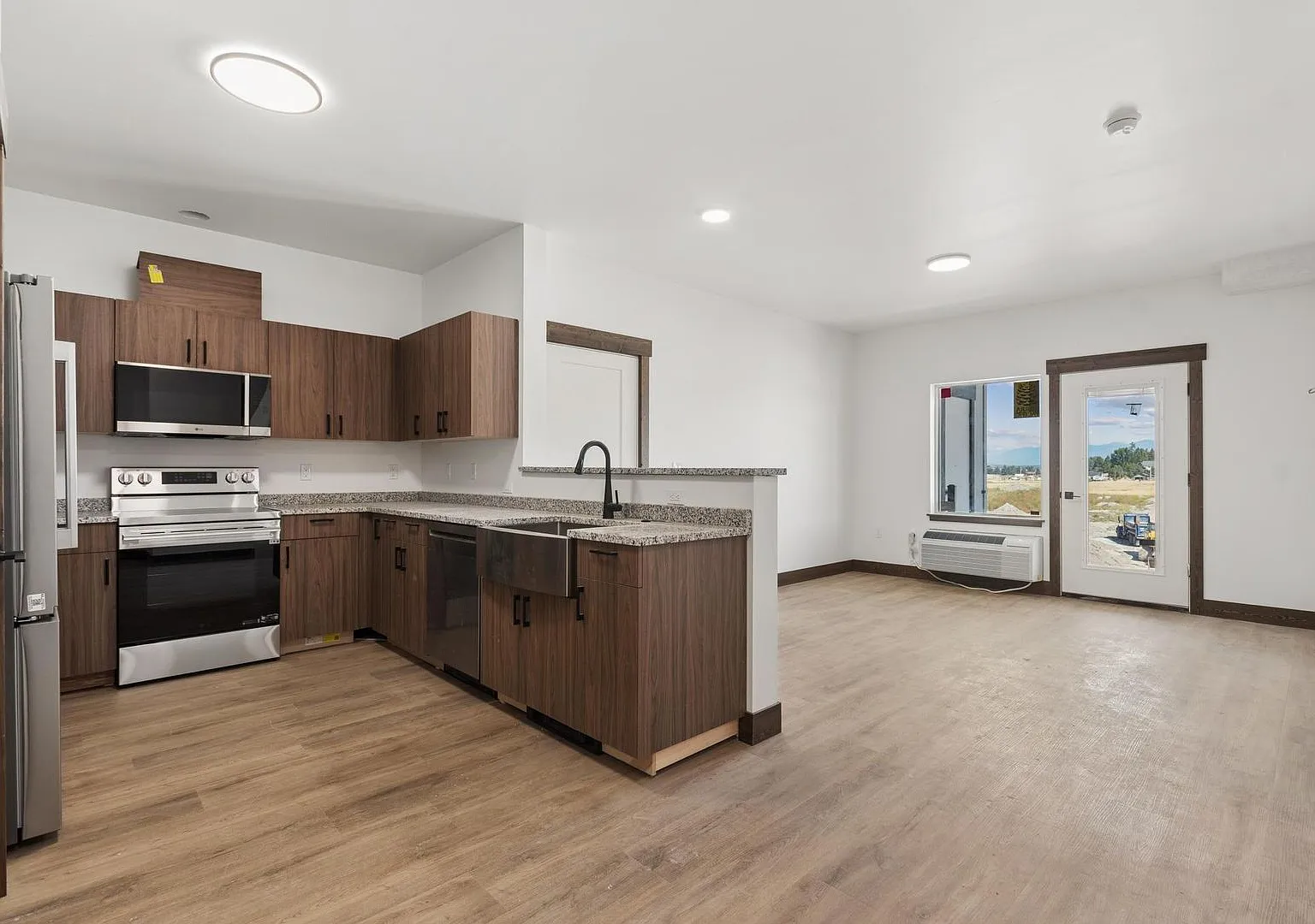 Luxury Living At Eagle Valley Ranch Apartments — Photo 1