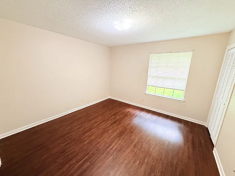 965 Navco Rd — Photo 5