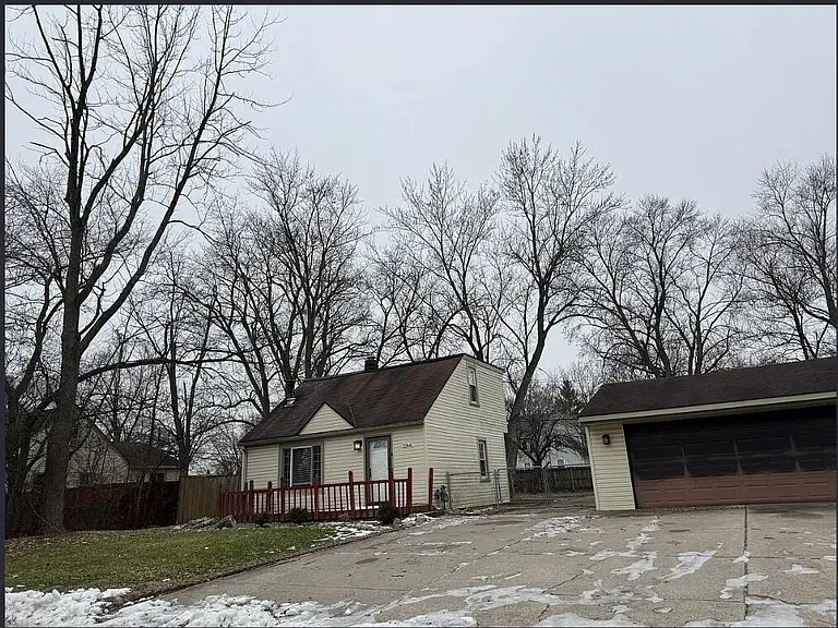 22641 Albion Ave — Photo 1