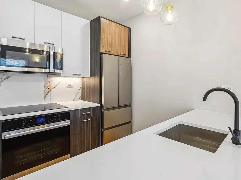 1890 Pelham Pkwy S #4G — Photo 4