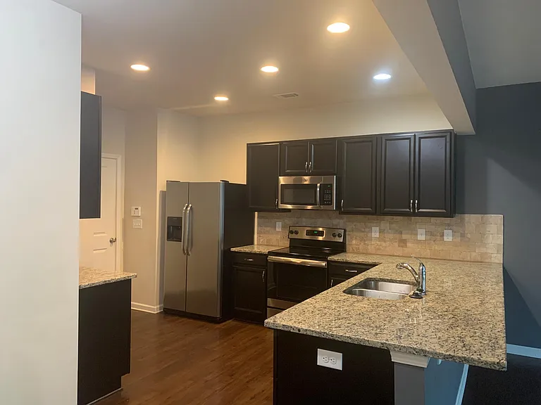 120 Greenfield Dr — Photo 8