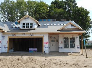 1023 Maplewood Ct, Holland, MI 49423