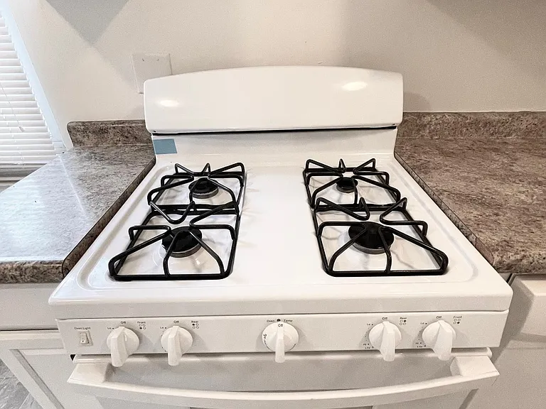 135 E Maynard Ave — Photo 7