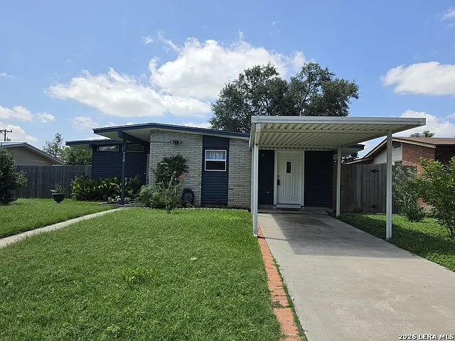 710 Karen Ln — Photo 1