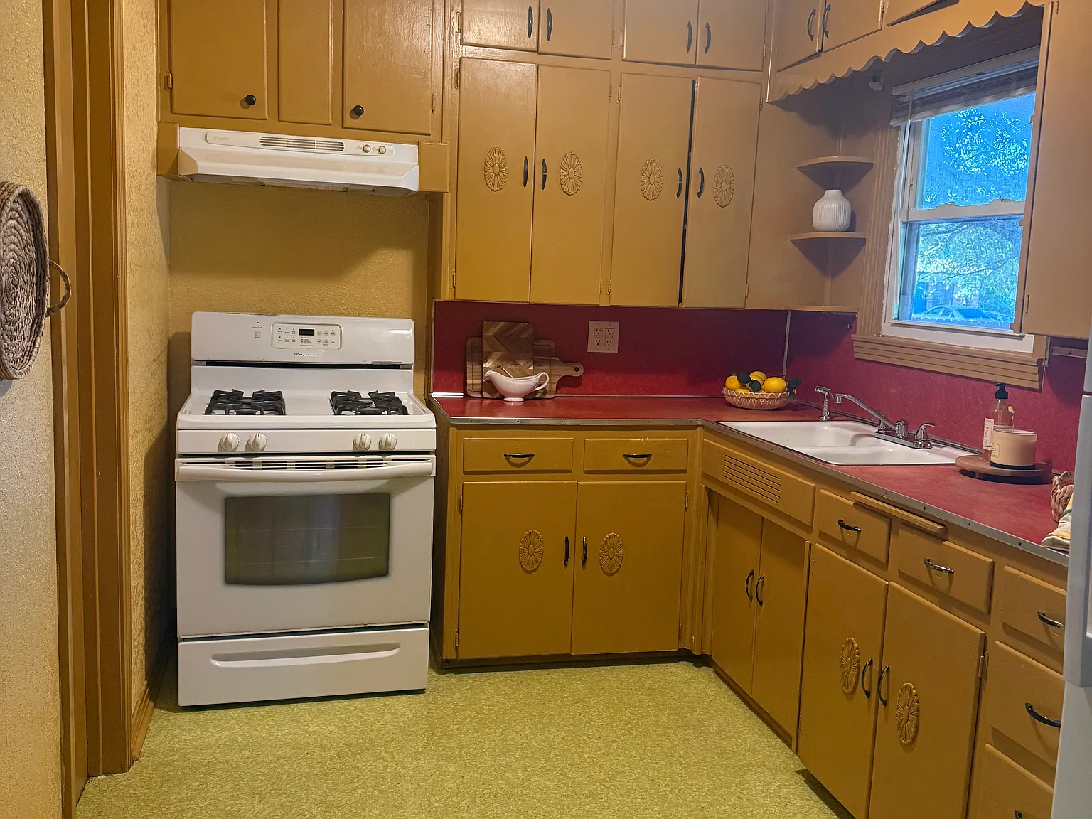 3 bed, 1.5 bath, 1332 sqft, $1,625 — Photo 4