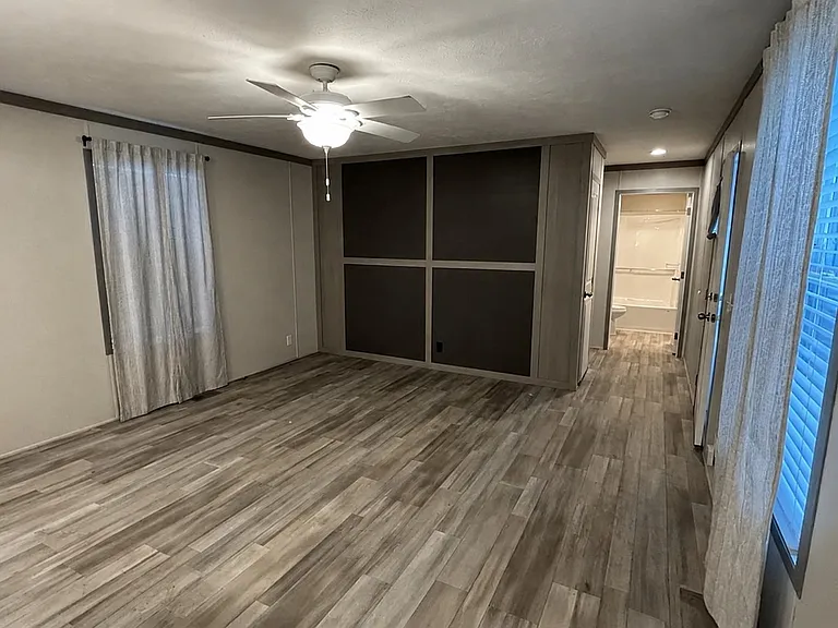229 Devonshire Dr — Photo 3