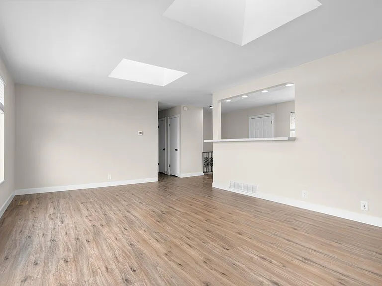 2177 E Castle Hill Ave — Photo 9