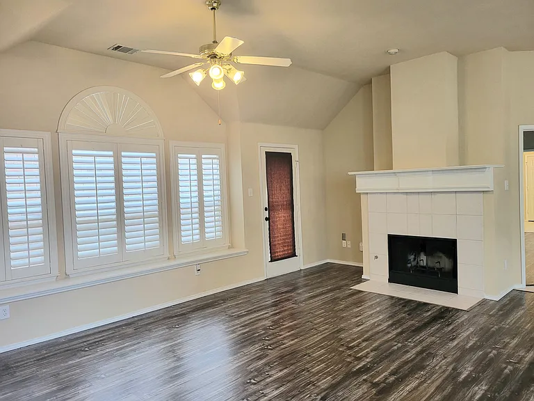 7905 Country Ridge Ln — Photo 10
