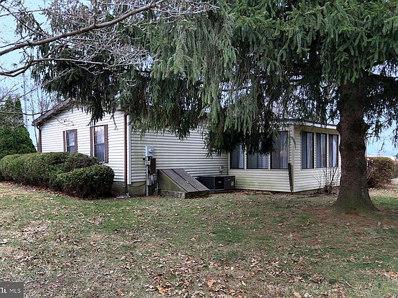 5th image of 2015 E Pennsylvania Ave