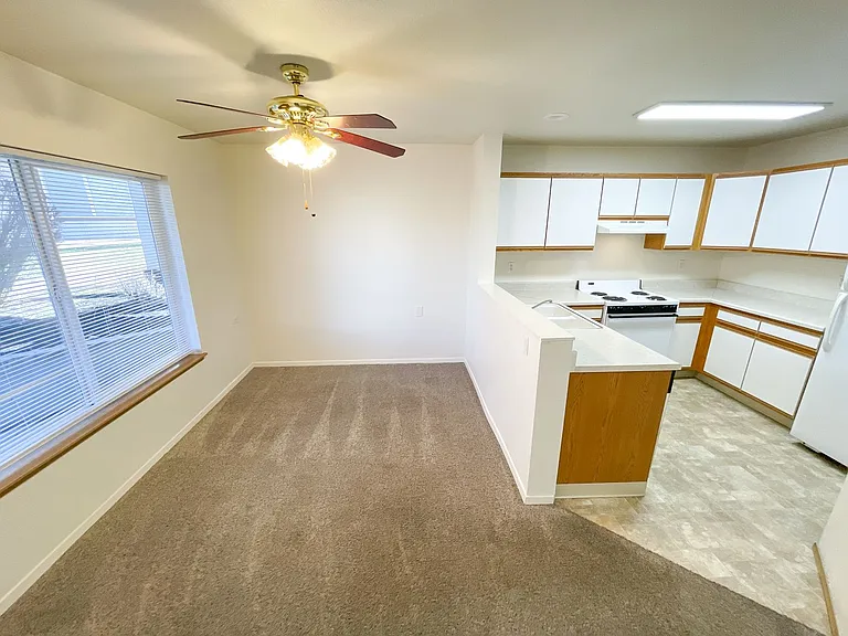 5416 N Hills Dr — Photo 2