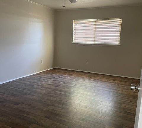 5th image of 3822 Williamsburg Dr