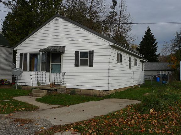 2nd image of 14 S 1st St NE