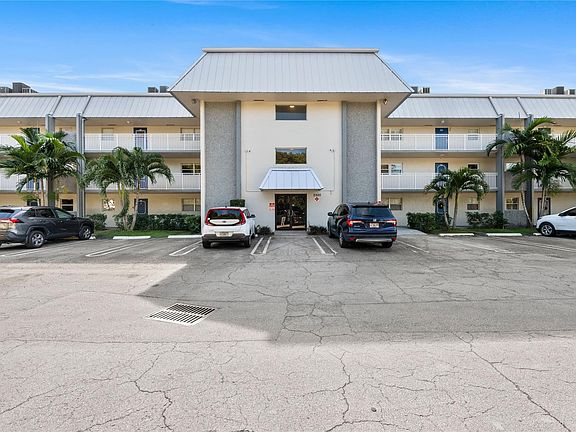 3rd image of 2980 Riverside Drive #324