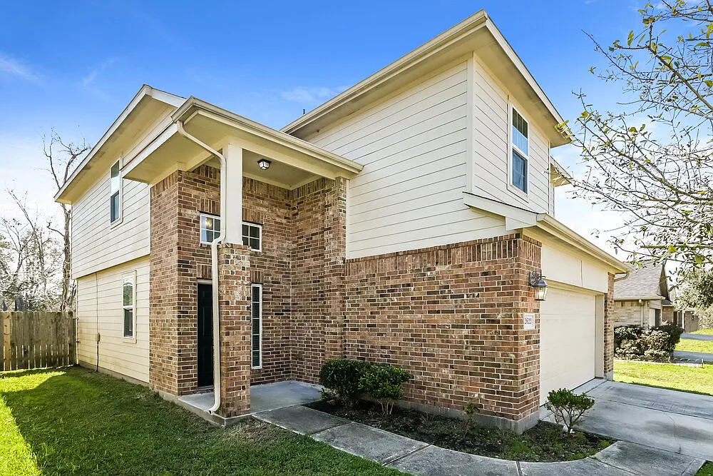 4 bed, 2.5 bath, 1902 sqft, $2,440 — Photo 4