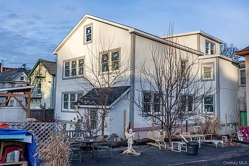 300 Highland Ave Photo 1