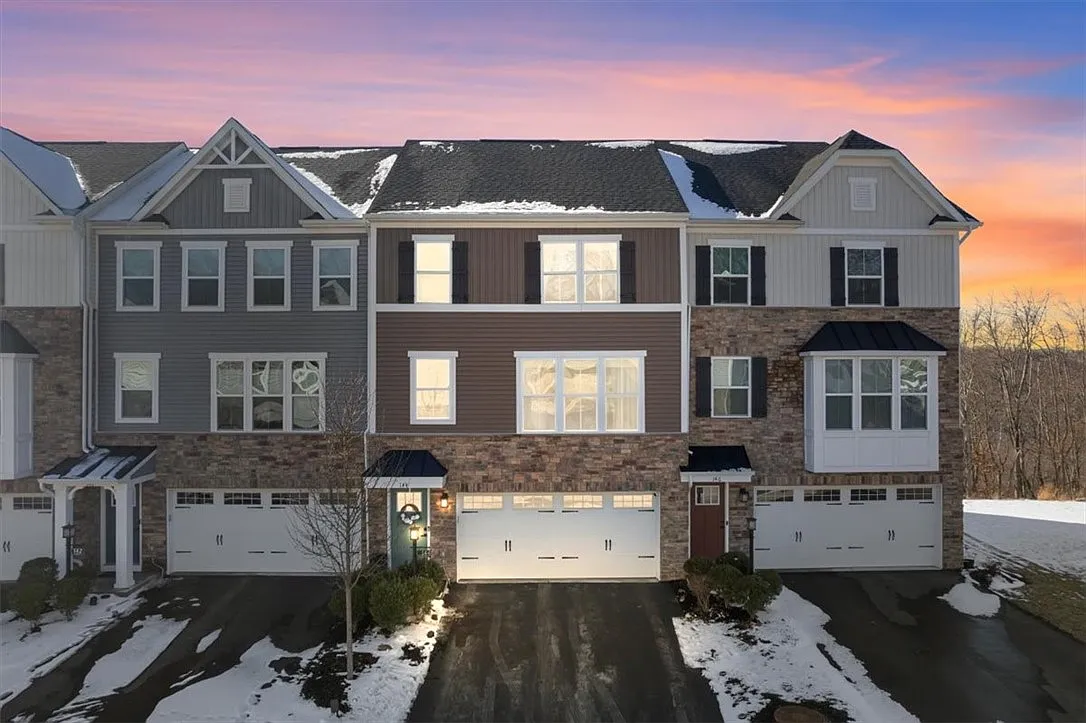 144 Curtis Ct photo 1