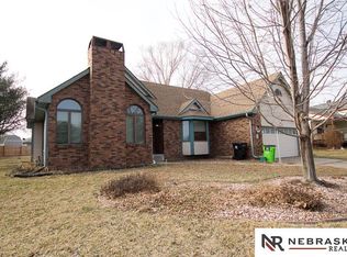 735 Glenridge Rd, Lincoln, NE 68512