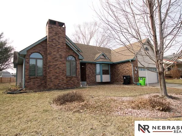 735 Glenridge Rd, Lincoln, NE 68512