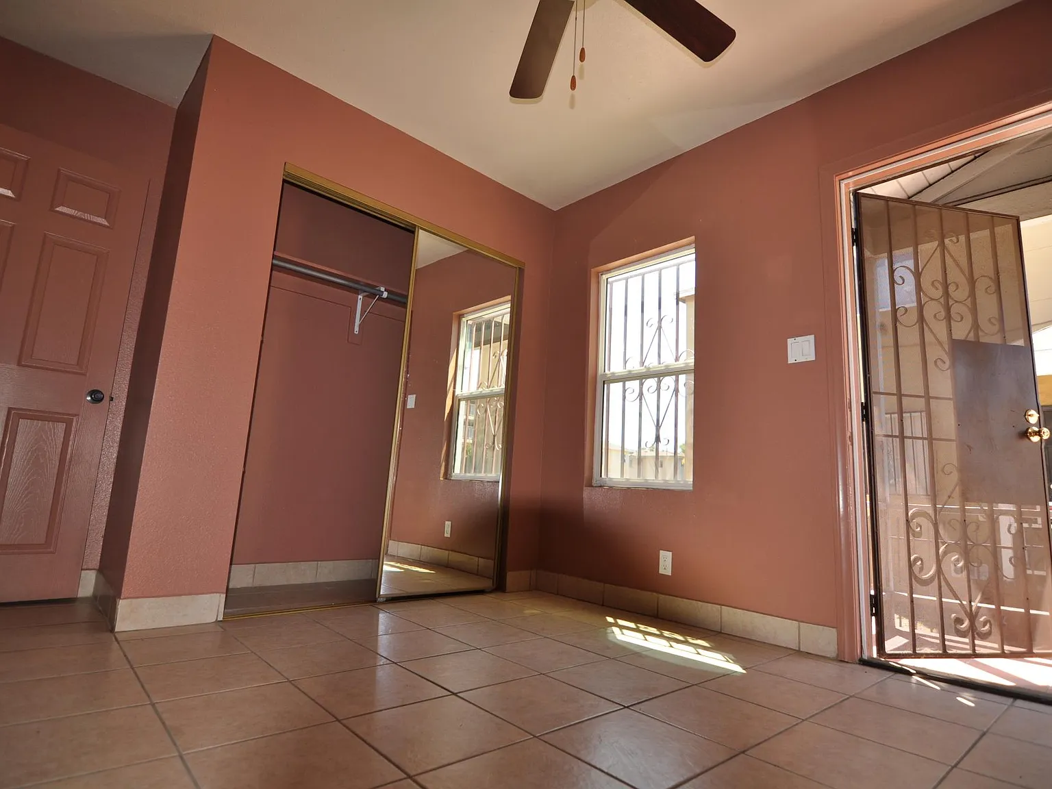6125 S Hobart Blvd — Photo 4