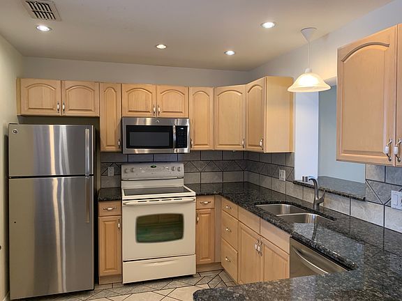 2nd image of 2147 Nottingham Dr