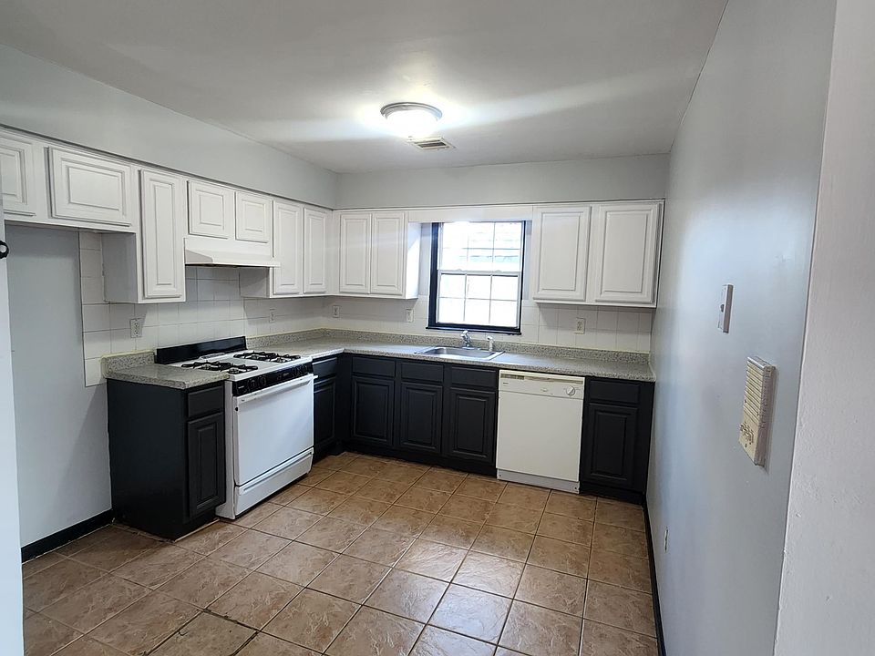 1st image of 440 S 19th St Floor 2