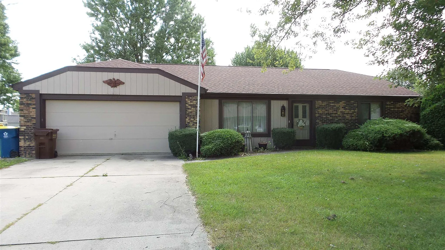 1209 McIntyre Dr photo 1
