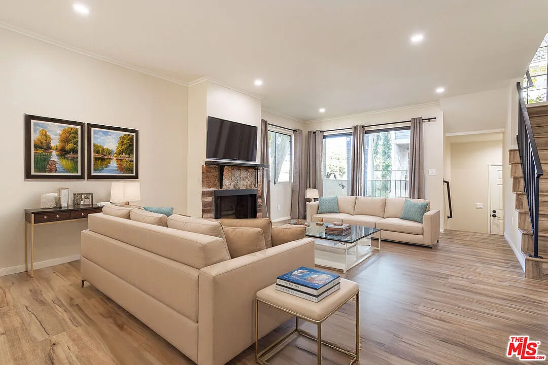 2 bed, 2.5 bath, 1275 sqft, $3,100 — Photo 2