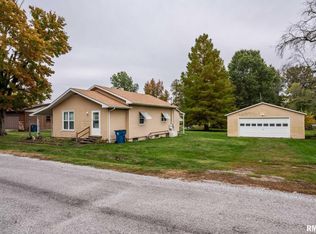 308 W Flora St, Valier, IL 62891