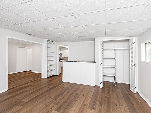 4th image of 8131 Sholar Dr