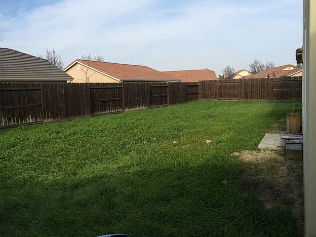 2nd image of 2201 Redwood Way